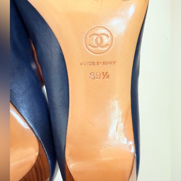CHANEL Dark Navy Midnight Blue Vintage Leather CC cap-toe pumps EU 39.5 - Picture 10 of 10